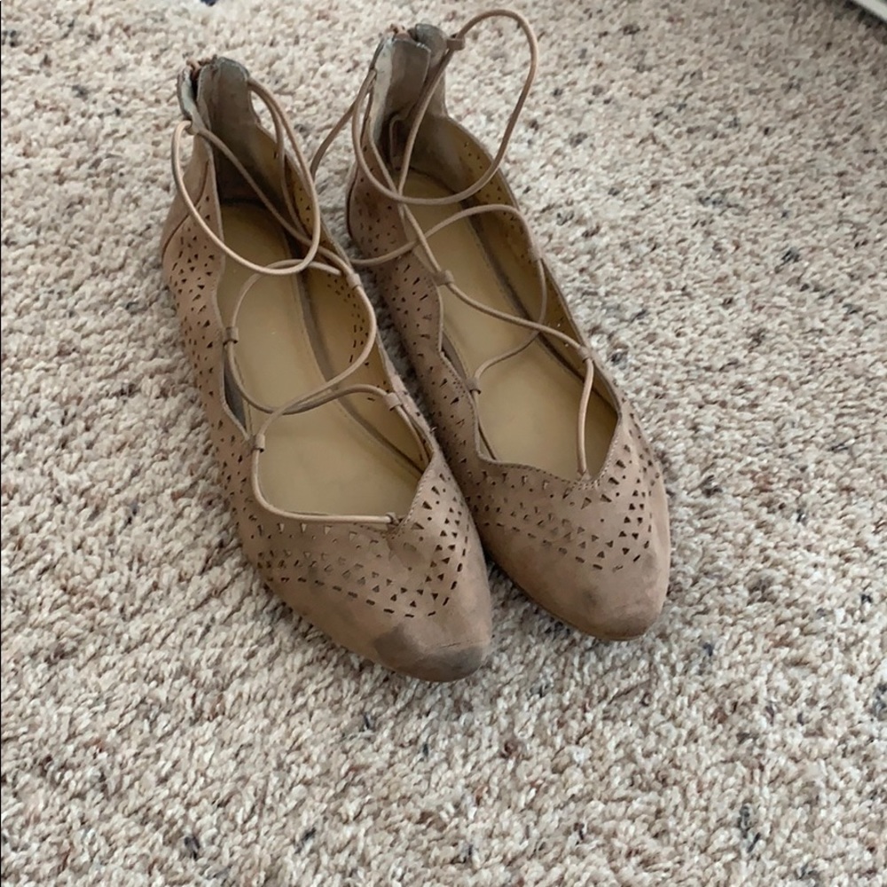 Closed toe flats